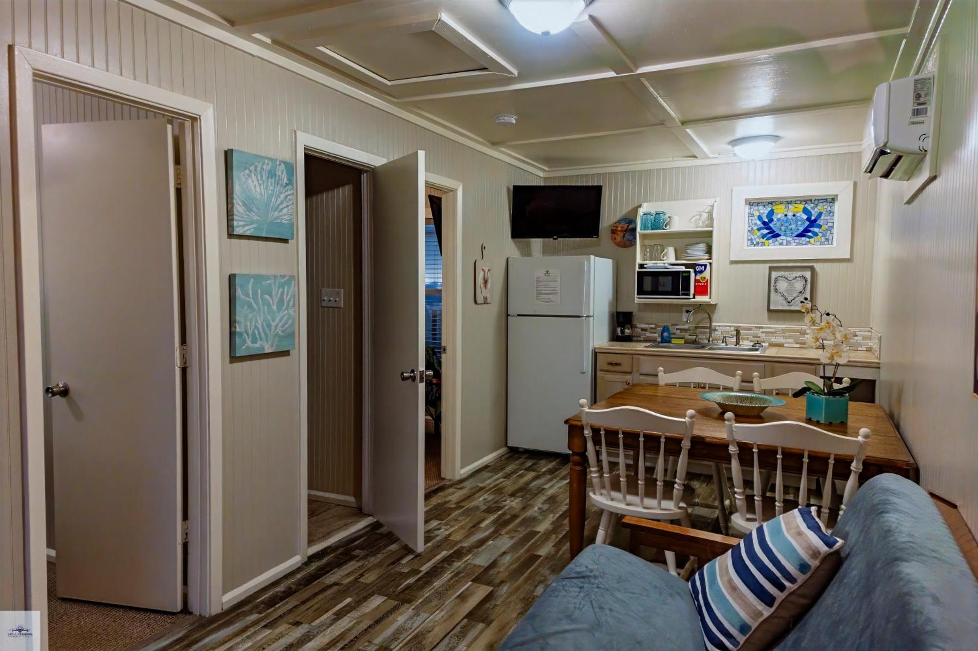 Blue Dolphin Inn And Cottages Grand Isle Kültér fotó