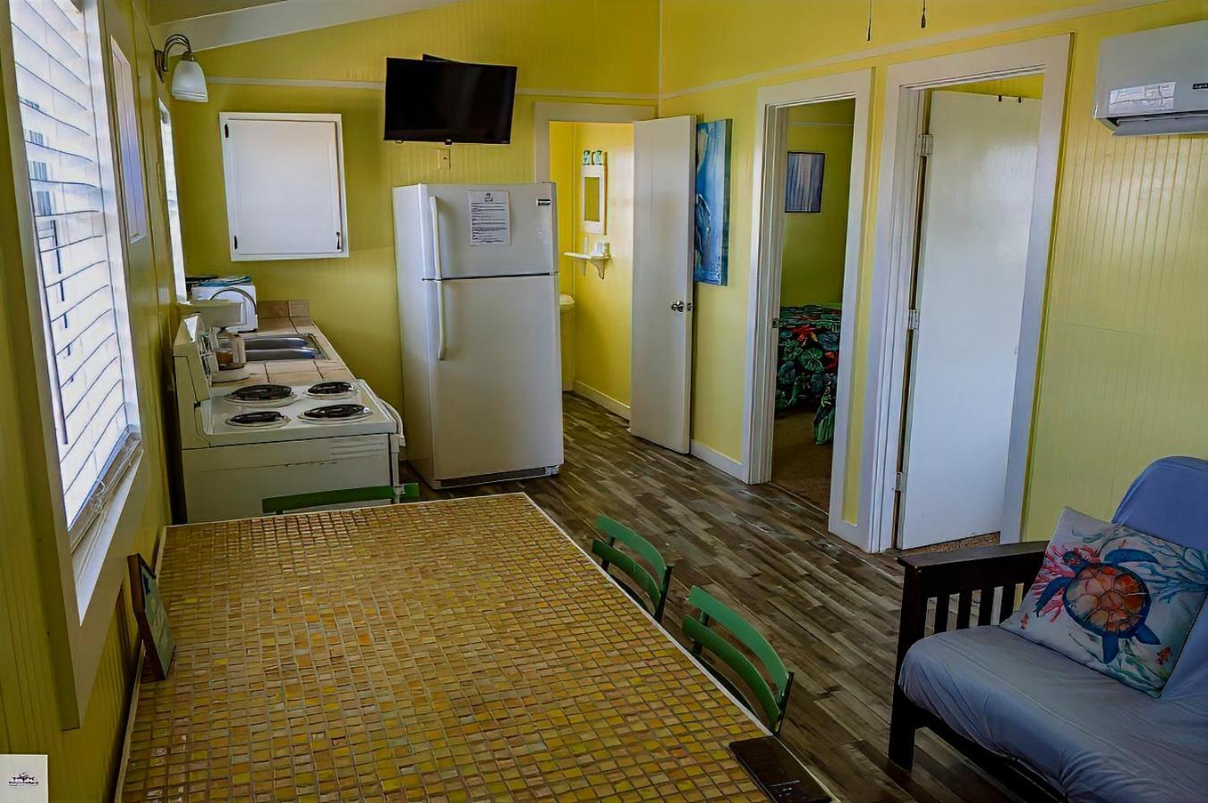 Blue Dolphin Inn And Cottages Grand Isle Kültér fotó
