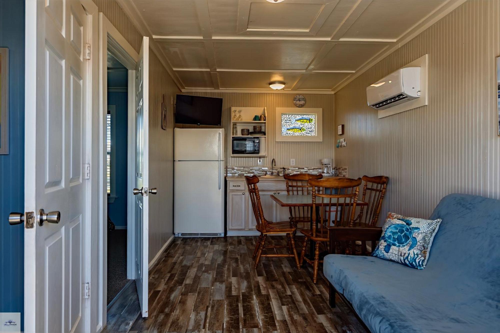 Blue Dolphin Inn And Cottages Grand Isle Kültér fotó