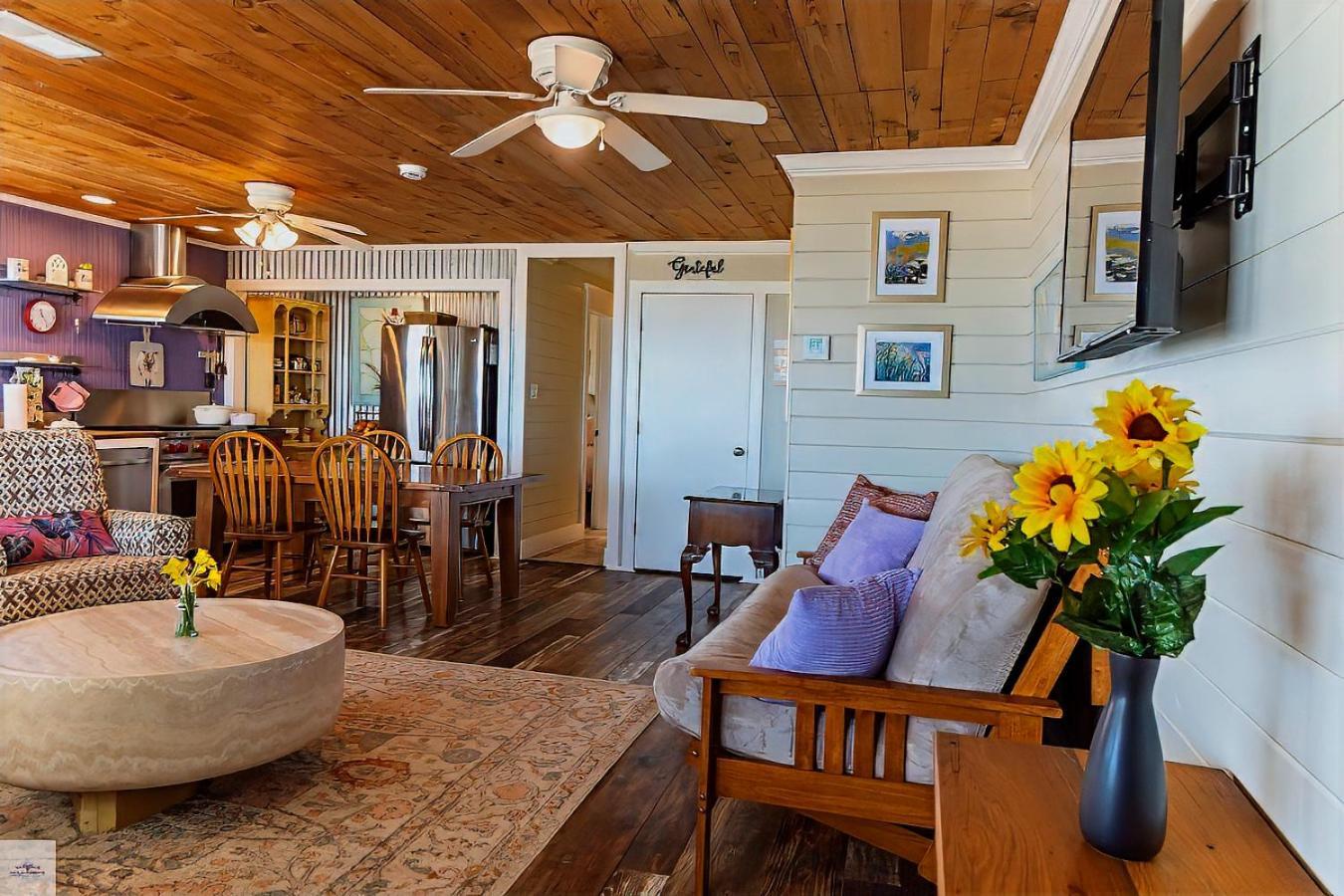 Blue Dolphin Inn And Cottages Grand Isle Kültér fotó